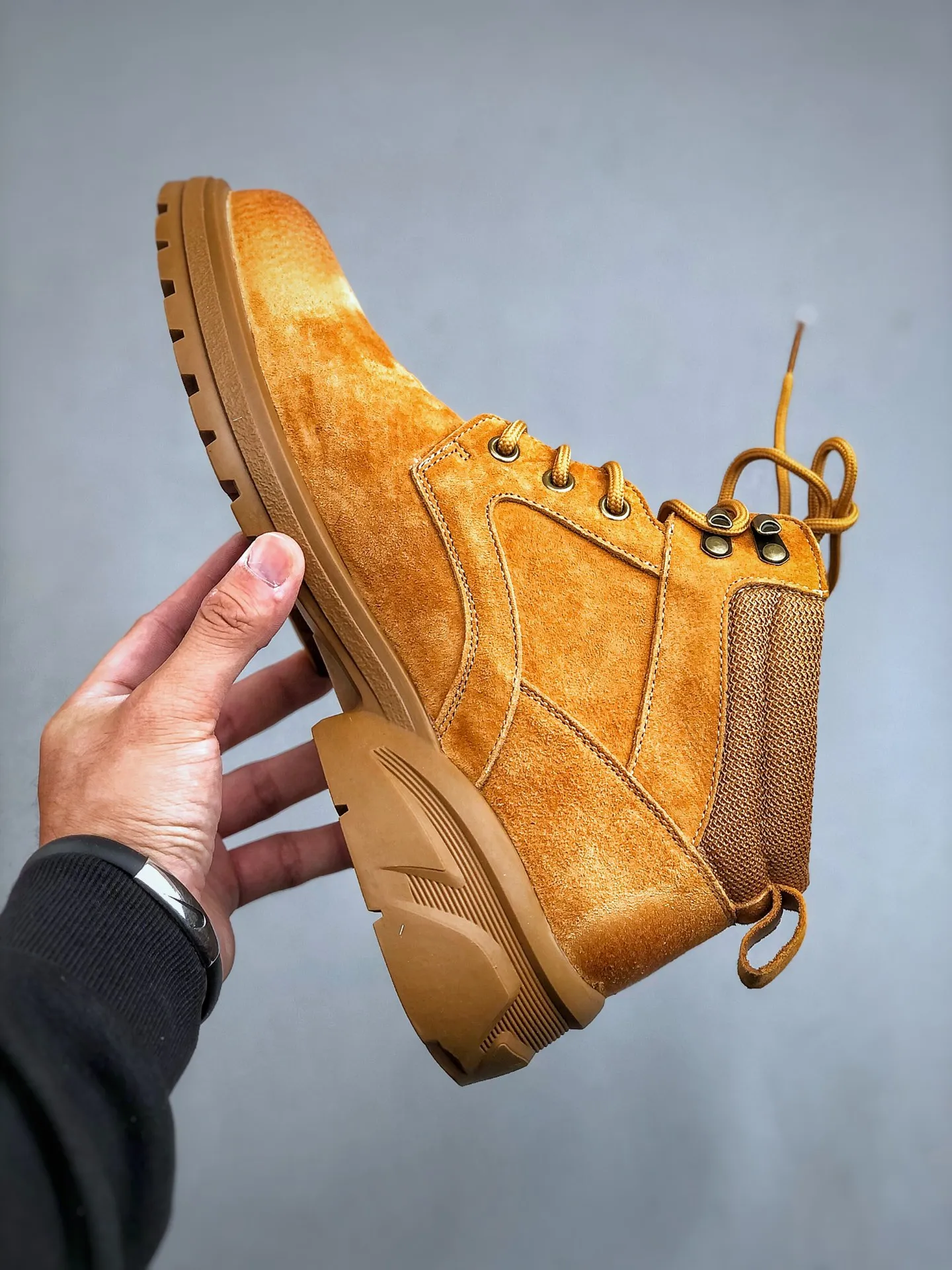 Local self-pickup💰560 supports store release. New goods🚀#Timberland Timberland/Timberland outdoor mid-cut casual rhubarb boots series. Guangdong factory quality. Original box and original packaging. The fabric is made of Italian 🇮🇹 top-grade frosted fine-grained cowhide. It is paired with anti-odor and anti-corrosion genuine leather latex insoles to give you a perfect wearing experience. High-quality and durable. A must-have for sportsmen. Specially designed to treat those who are not handsome. High-quality and first-class foot feel. Size: 38 39 40 41 42 43 44 (leather shoe size)
